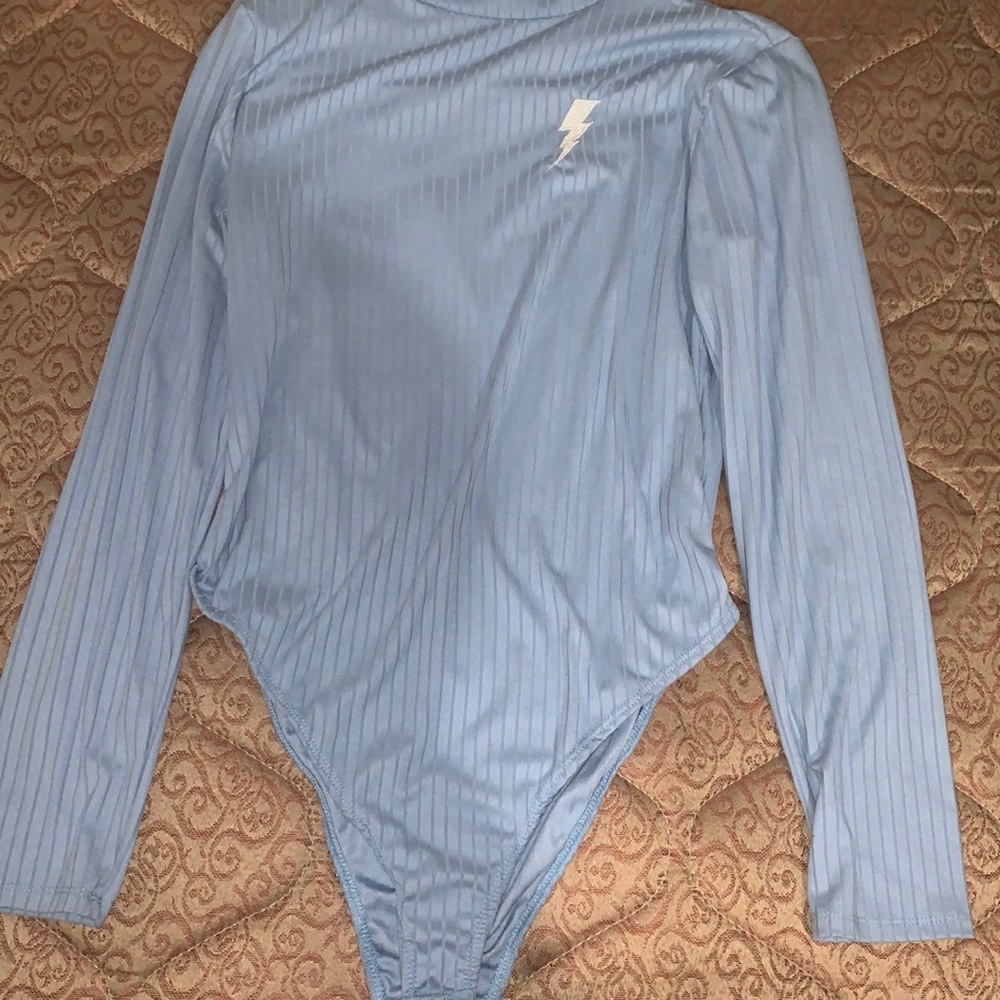 Cute color  turtle neck  nice to wear with jeans